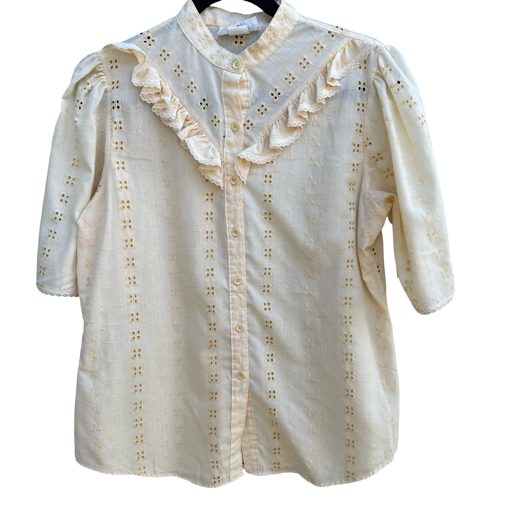 Shapely Vintage 70s 80s Cottagecore Eyelet Ruffle Bib Blouse Puff Sleeve Cream L